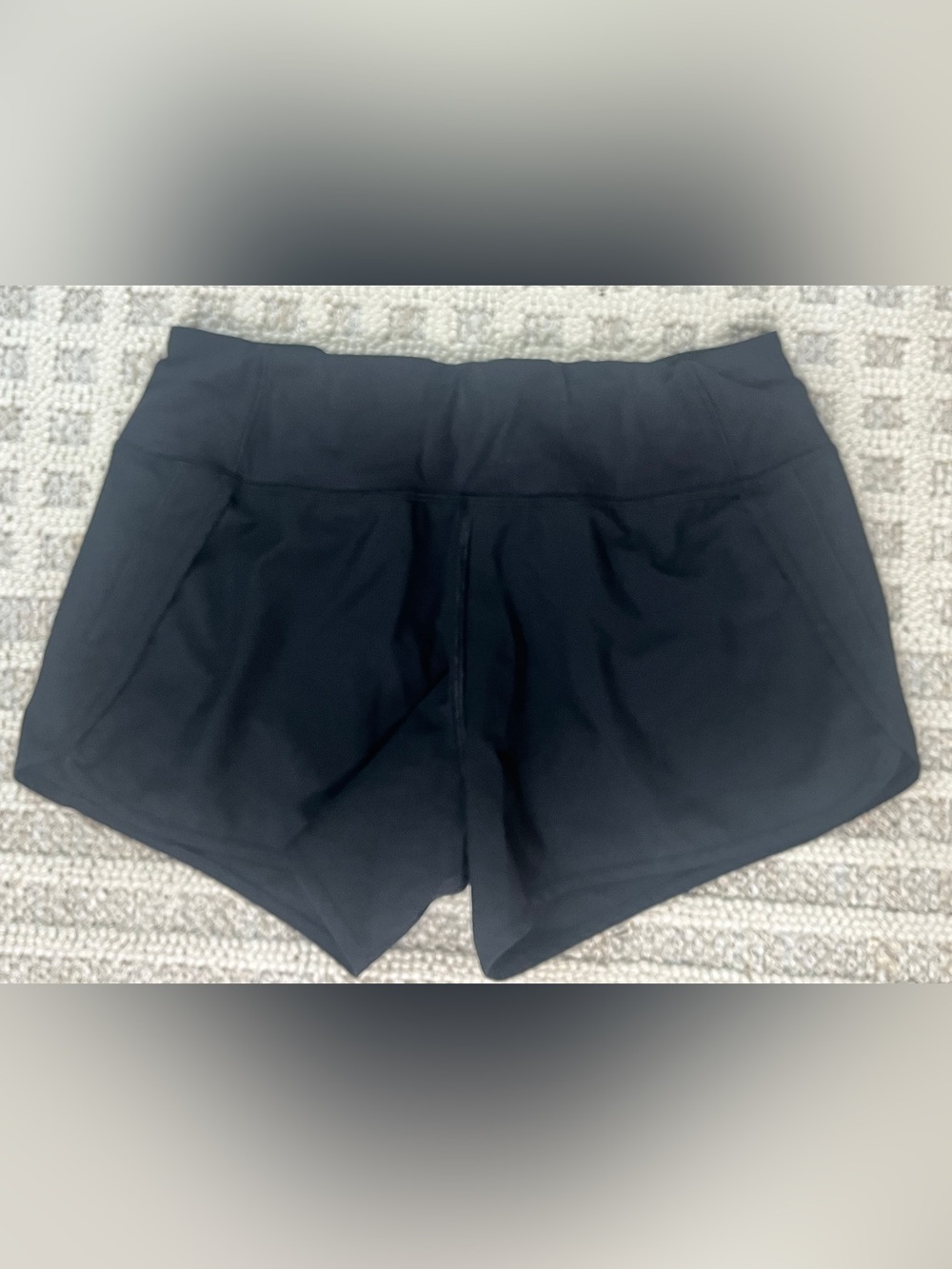 CRZ YOGA Black Women's Athletic Shorts size 4-6